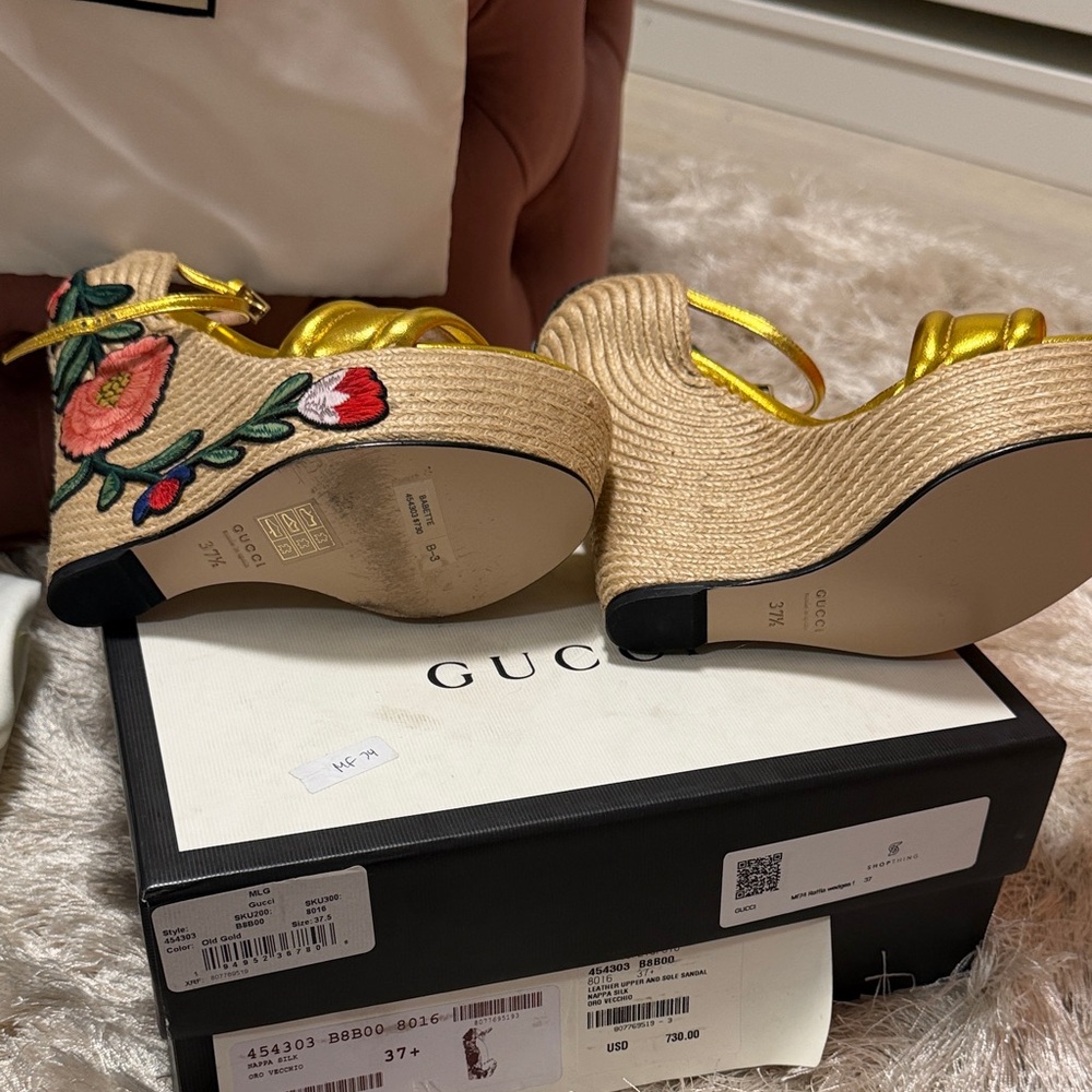 Gucci Gold Wedges with Floral Embroidery - Picture 4 of 9